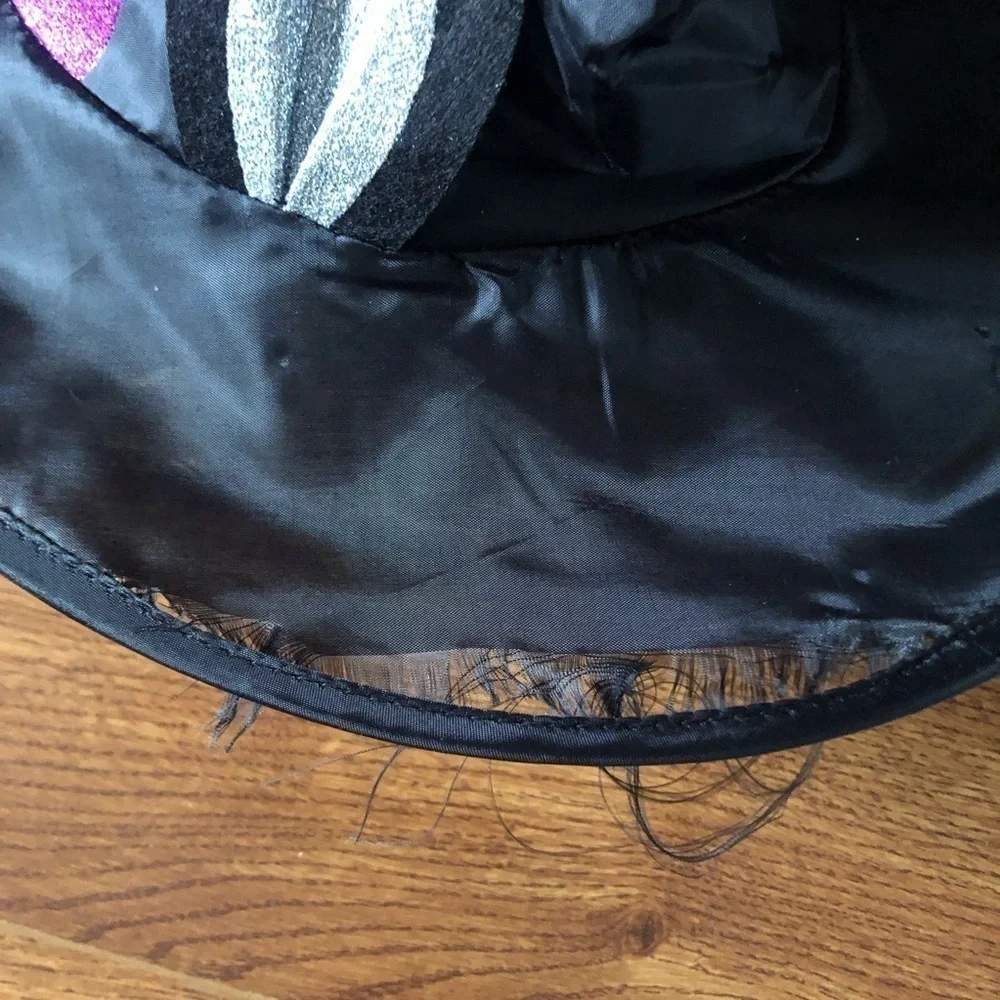 Kids witch hat ( tiny flaw)